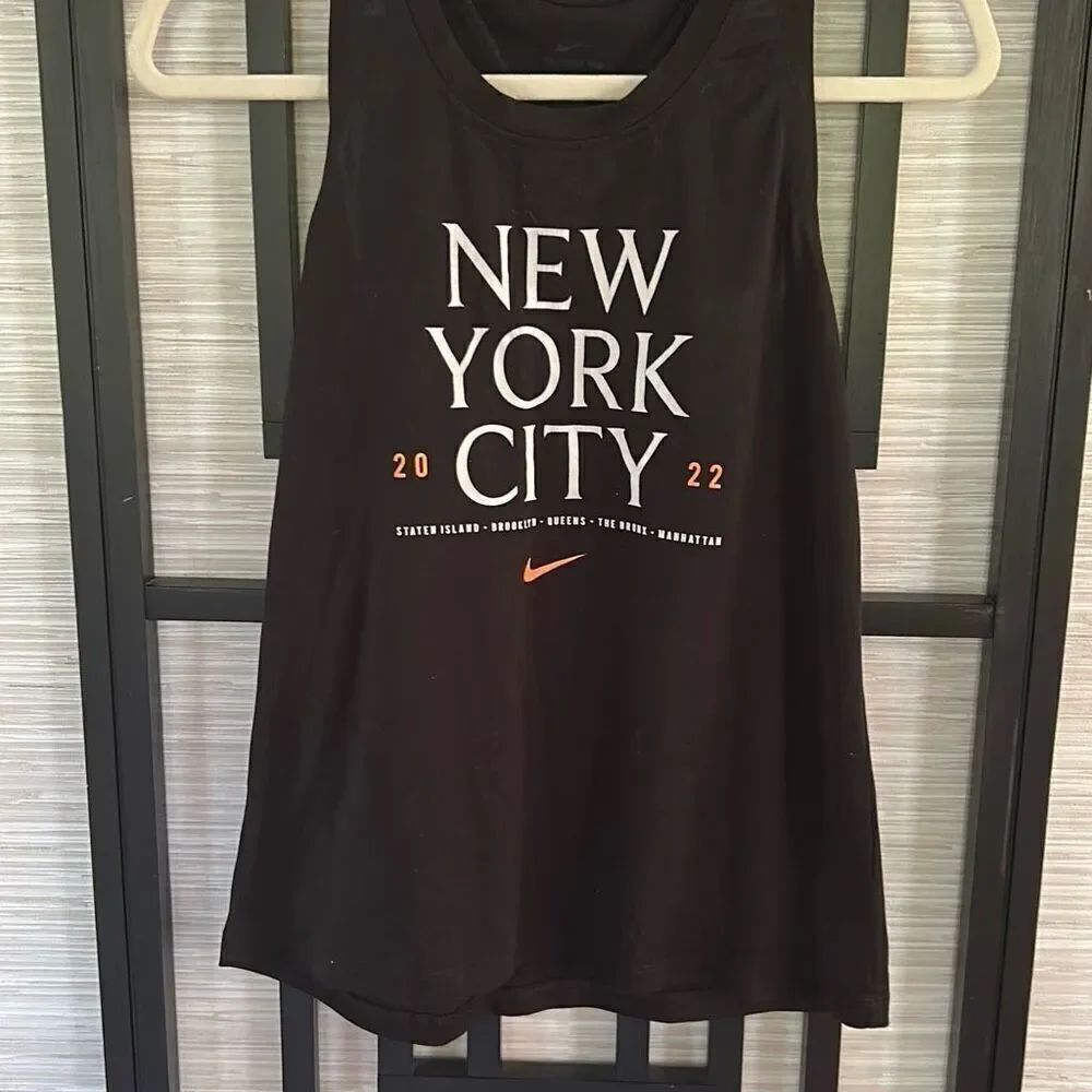 Nike New York City Marathon 2022 black-and-white tank tshirt size S